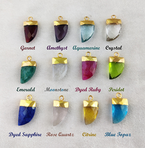 Pierres précieuses rubis teintées en forme de corne, pendentif en or galvanisé, énergie du mois de juillet, pendentif électroplaqué - Product Image 2