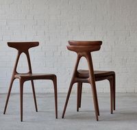 Ensemble de table à manger en teck européen moderne, respectueux de l'environnement, avec des contours organiques, une silhouette artistique minimaliste pour l'ameublement de la maison