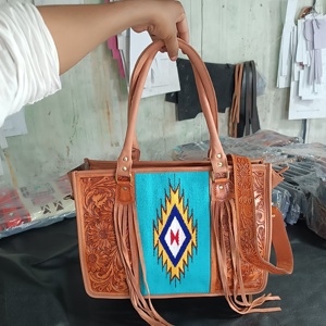 กระเป๋าโท้ทสะพายข้างโบฮีเมียนแบบตะวันตกผ้าห่มอานม้าหนังแท้อินเดีย - Product Image 5