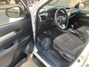 VEICOLO USATO 2017 TOYOTA HILUX GLX 2.7L V4 AWD SPORT 82.400KM 200CV 5 POSTI 6 CILINDRI TRASMISSIONE AUTOMATICA - Product Image 2