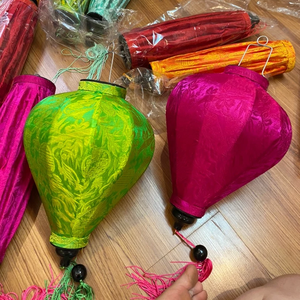 Vietnam lanterne en soie de bambou en forme d'ail faite à la main Hoi An lanterne suspendue pour restaurant extérieur, jardin et décoration de festival - Product Image 4