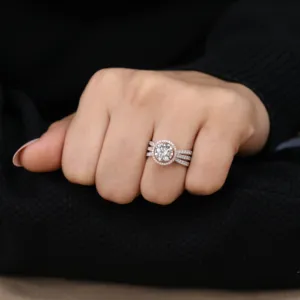 แหวนหมั้นสามก้านแยกสามชั้น Lumina พร้อมเพชรที่ปลูกในห้องปฏิบัติการ - Product Image 2