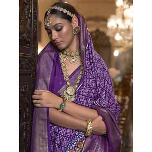 Delicioso Sari de Seda Patola Morado con Blusa Estampada para Eventos y Bodas - Product Image 4