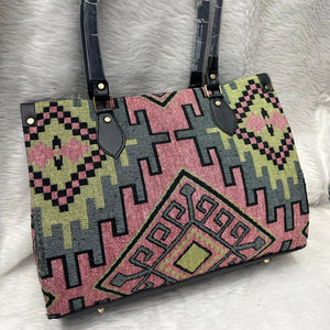 Vente en gros de sacs fourre-tout pour femmes de qualité supérieure multicolore Designer élégant et durable broderie fermeture éclair hiver toutes saisons - Product Image 1