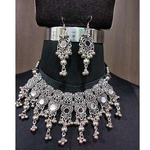 Conjunto de collar de cuentas de cristal chapado en oro de estilo clásico Jeweljunk 1112889-para festividades de Navratri - Product Image 1