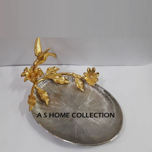 Plateau de service en métal design Rectangulaire de luxe Argenté avec poignée en laiton Plateau décoratif pour maison et hôtel - Product Image 3