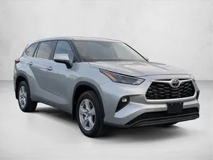 2023 Toyota Highlander LE - Product Image 5