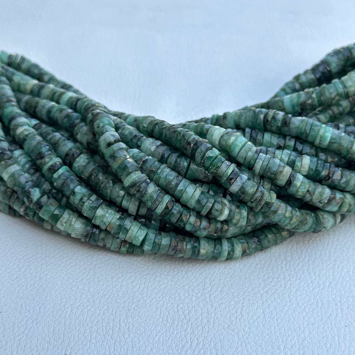 สีเขียว