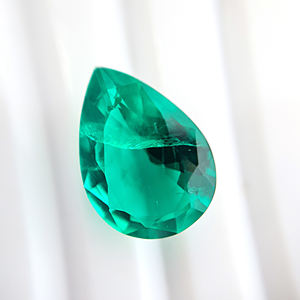 Émeraude colombienne cultivée en laboratoire en coupe de poire 10x15.5mm 4.03cts pierre précieuse verte certifiée par un tiers pour les créateurs de bijoux - Product Image 4