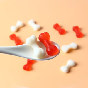 Os gommeux Oem personnalisé supplément de densité osseuse bonbons à la pectine bonbons gommes doux saveur fruitée bouteille emballage dessin animé normal - Product Image 2