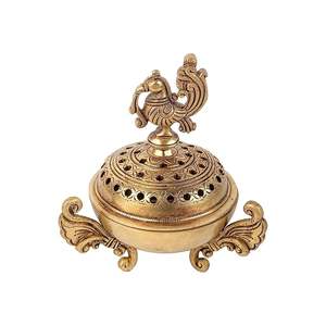 Brûleur d'encens en laiton décoratif fait à la main de conception tendance avec l'artisanat artistique parfait pour les cérémonies religieuses - Product Image 3
