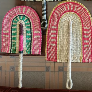 Abanico decorativo de algas marinas hecho a mano | Abanico de mano de hoja de palma sostenible | Decoración ecológica para el hogar y el jardín - Product Image 2