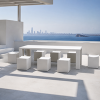 Ensemble de table et chaises de salle à manger blanc au design minimaliste en acier inoxydable pour hôtel, terrasse extérieure, projet de patio d'hôtel de charme