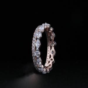 Banda de aniversario única para mujer, banda de boda de oro blanco ancho, banda de boda apilable de diamantes cultivados en laboratorio certificada por IGI, banda de boda - Product Image 2