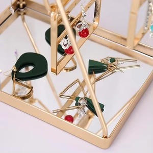 Elegante soporte de joyería rosa para pendientes, collares, anillos, organizador elegante para mesa de tocador, habitación de niñas y exhibición de Tocador de la India - Product Image 3