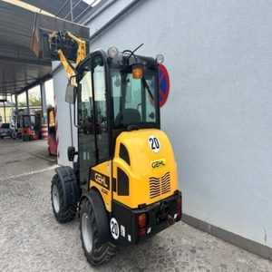 Mini-chargeuse sur pneus diesel hydraulique compacte pour chantier de construction, exploitation agricole et aménagement paysager - Product Image 5