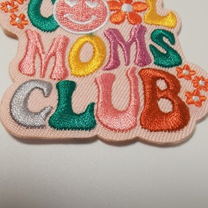 Patchs brodés en chenille personnalisés avec lettres colorées à coller au fer - Product Image 3