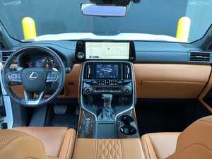 รถ Lexus LX 600 ปี 2023 สภาพดี ใช้งานน้อย เกียร์อัตโนมัติ - Product Image 3