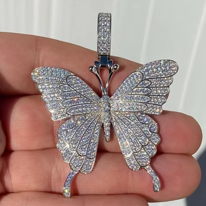 Pendentif en moissanite diamantée en forme de papillon avec des ailes entièrement pavées, charme animal de luxe en argent sterling 925 - Product Image 1