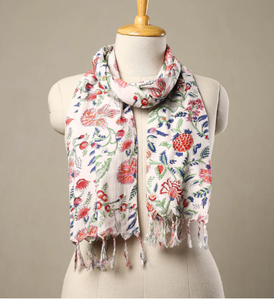 Écharpe traditionnelle d'été pour femmes KBK, châle en coton imprimé à la main avec des motifs floraux, décoration en pompons, durable, léger, séchage rapide - Product Image 1