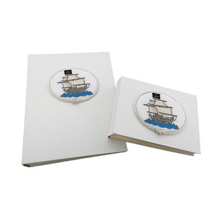 Álbum de Fotos de Lino, 4x6, Portátil, con Cubierta de Barco Pirata e Impresión de Logotipo Personalizado - Product Image 1