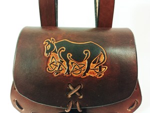 Cinturón de toro celta grande hecho a mano Unisex Vintage marrón perforado cuero único botón de cuerno Medieval vikingo moda para damas - Product Image 6