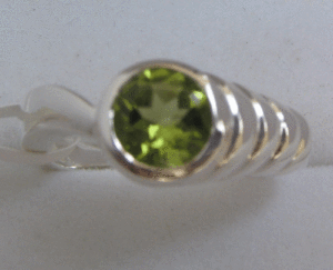 Anillo de Peridoto Natural para Mujer Shah Gems en Plata de Ley 925 con Engaste de Bisel para Regalos - Product Image 1