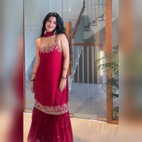 Nouvelle arrivée tendance : Ensemble salwar kameez plazzo en georgette multicolore avec détails de broderie en resham et dupatta fantaisie, collection 2025