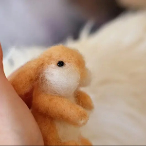 Encantador Conejito de Pascua de Fieltro del Himalaya con Lana de Nueva Zelanda, Color y Tamaño Personalizables para las Celebraciones de Pascua - Product Image 5