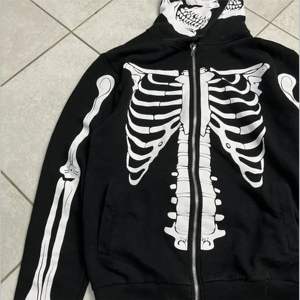 Sudadera con capucha de esqueleto de alta calidad para hombres y mujeres, cómoda y elegante, perfecta para ropa informal y fiestas de Halloween - Product Image 3