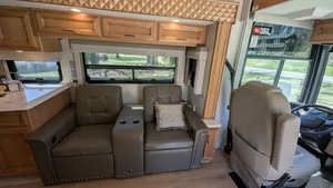 PROVEEDOR DE AUTOCARAVANAS USADAS Newmar Bay Star 3629 Clase A, modelo 2024 - Product Image 3