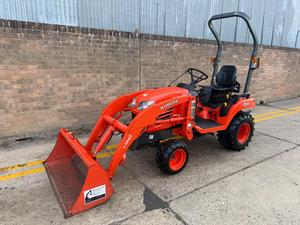 Tracteur à roues Kubota L3808 4WD avec chargeur frontal, tracteur utilitaire de jardin rouge, équipement agricole multifonctionnel - Product Image 1