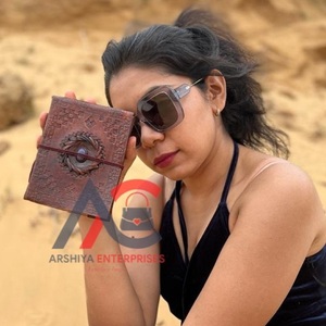 สมุดบันทึกการเดินทางแบบมีสายหนังแท้แบบดั้งเดิมพร้อมหินมีค่ากึ่งมีค่าสไตล์โบฮีเมียนแบบดั้งเดิม - Product Image 1