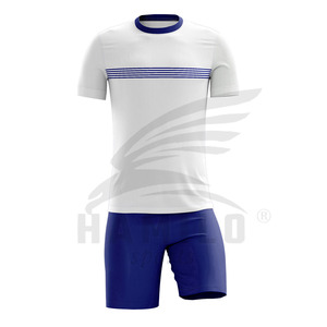 Uniforme de football pour hommes 100% polyester pas cher, best-seller 2024, nouveau design, col en V, séchage rapide, nom d'équipe personnalisé, HAMILO SPORTS - Product Image 3