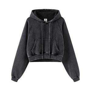 Haut court uni délavé vintage 360gsm, sweats à capuche ajustés et lourds pour femmes, streetwear personnalisé pour femmes - Product Image 2