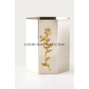 Cubo de basura de metal compacto que ahorra espacio con un diseño elegante y moderno ideal para pequeñas oficinas o entornos domésticos - Product Image 2