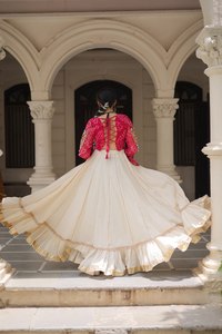 Colección NAVRATRI LEHENGA CHOLI 2025: Traje de Fiesta Moderno Reversible, Completamente Cosido, Tela de Algodón y Diseño Kora - Product Image 5