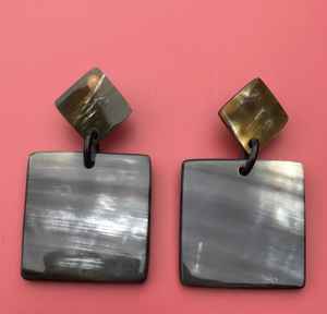 Pendientes de cuerno de búfalo para mujer, joyería de moda hecha a mano de la India, accesorio de disfraz, artesanía natural. - Product Image 1