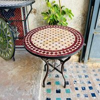 Moderner Marokkanischer Mosaik-Couchtisch mit Rubin-Sand-Zellige-Fliesen, Geometrisches Design, Handwerkskunst aus Glas und Metall