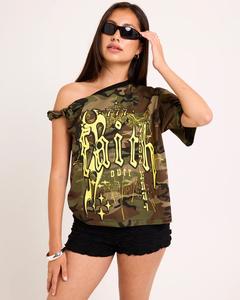 Camiseta Holgada de Verano con un Hombro Descubierto y Estampado Ecológico para Mujer - Product Image 5
