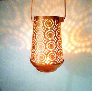 Farol de Vela Moderno de Hierro y Aluminio Hecho a Mano, con Colores Personalizados para Festivales, Bodas y Decoración Navideña - Venta al Por Mayor - Product Image 1