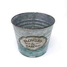 Jardinière en métal galvanisé de style ferme avec poignées intégrées pour un transport facile et une charmante utilisation de décor vintage - Product Image 3