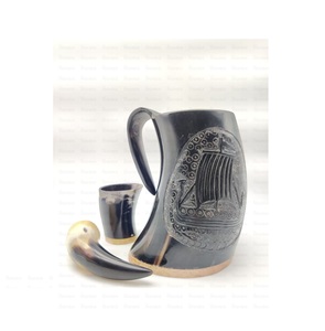 Taza de Cuerno para Beber, Estilo Vikingo, de Búfalo Sólido de Alta Calidad, con Base de Madera, para Fiestas y Eventos en Hoteles - Product Image 1