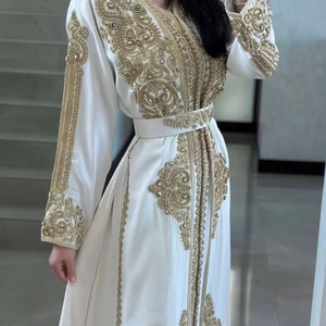 DISEÑO DESLUCIENTE Y DECENTE DE BORDADO ZARI EN VESTIDO CAFTAN BLANCO CON TRABAJO DE DABKA EMBELLECIDO PARA FIESTA-DESGASTE Y Boda = 2024 - Product Image 1