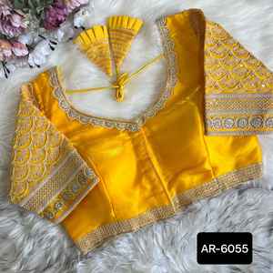 Chemisier en soie à filet brodé de créateur Lehenga Choli Vêtements de fête pour femmes indiennes Vêtements traditionnels indiens et pakistanais Saree - Product Image 5