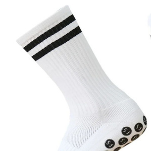 Calcetines de silicona de fútbol para hombres de diseño innovador Alta demanda Opciones multicolores Producción directa de fábrica Característica antibacteriana - Product Image 5