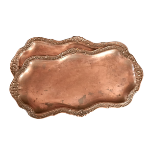 Plateau de service en cuivre à bord festonné de style classique, plateau décoratif en métal orné, style antique, décoration d'intérieur, accent de vente - Product Image 1