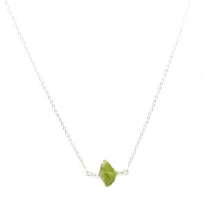 Collar de Cadena con Piedra Preciosa de Peridoto Natural en Bruto de Diseño Antiguo, Chapado en Plata 925, Cristal Curativo, Piedra de Nacimiento, Joyería para Mujer - Product Image 1