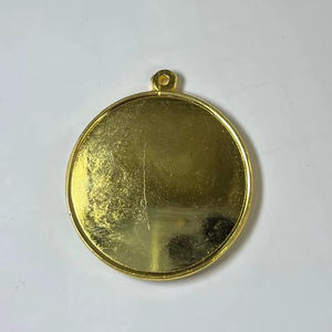 Médaille en métal de style universitaire Décoration perlée - Product Image 2