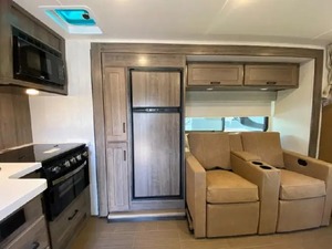 Nouveau modèle 2026 Winnebago Spirit NPF Édition Limitée 26NP prêt à la vente - Product Image 2